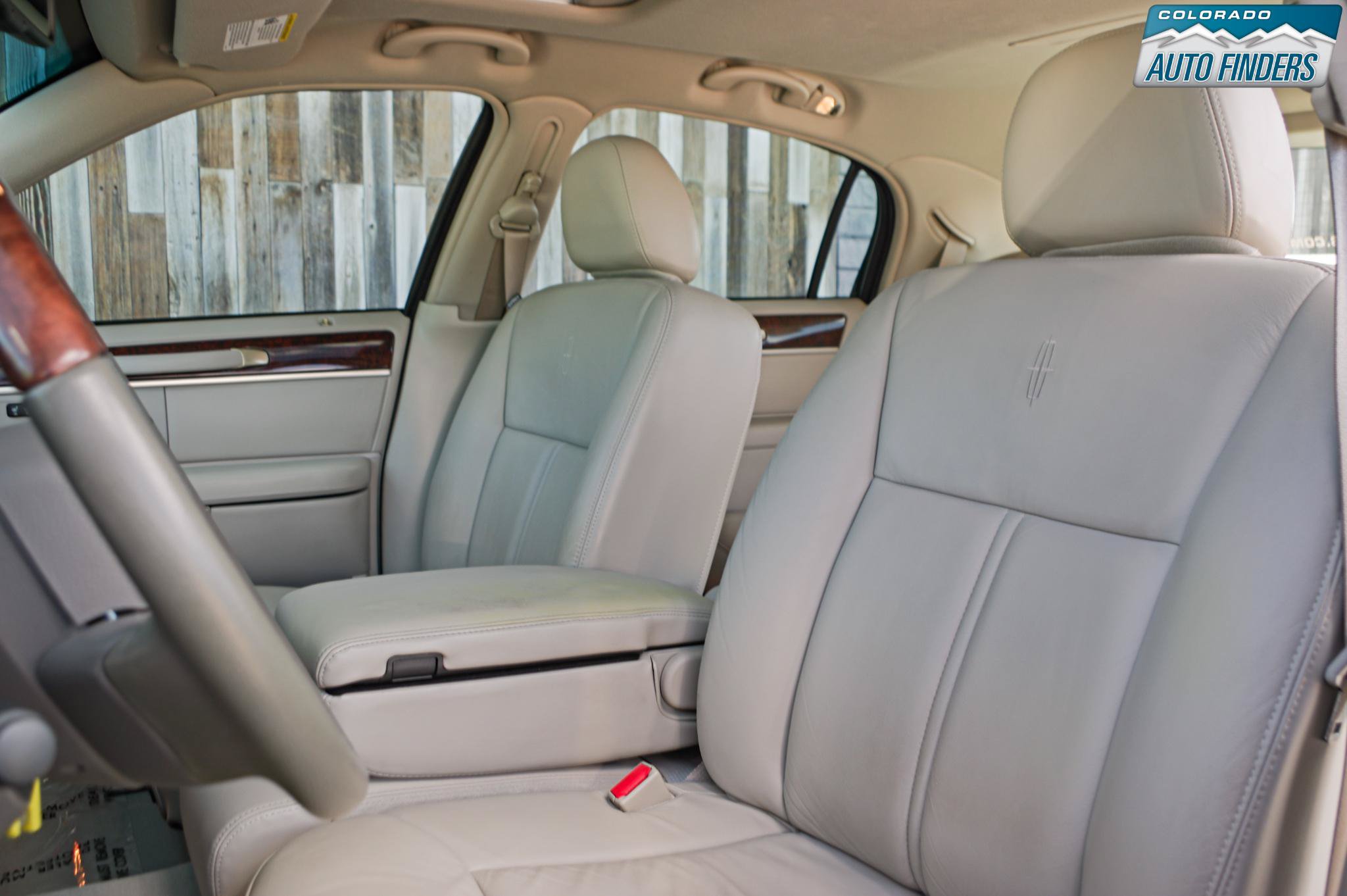 Used 2006 Lincoln Town Car Signature Limited RWD image 13
