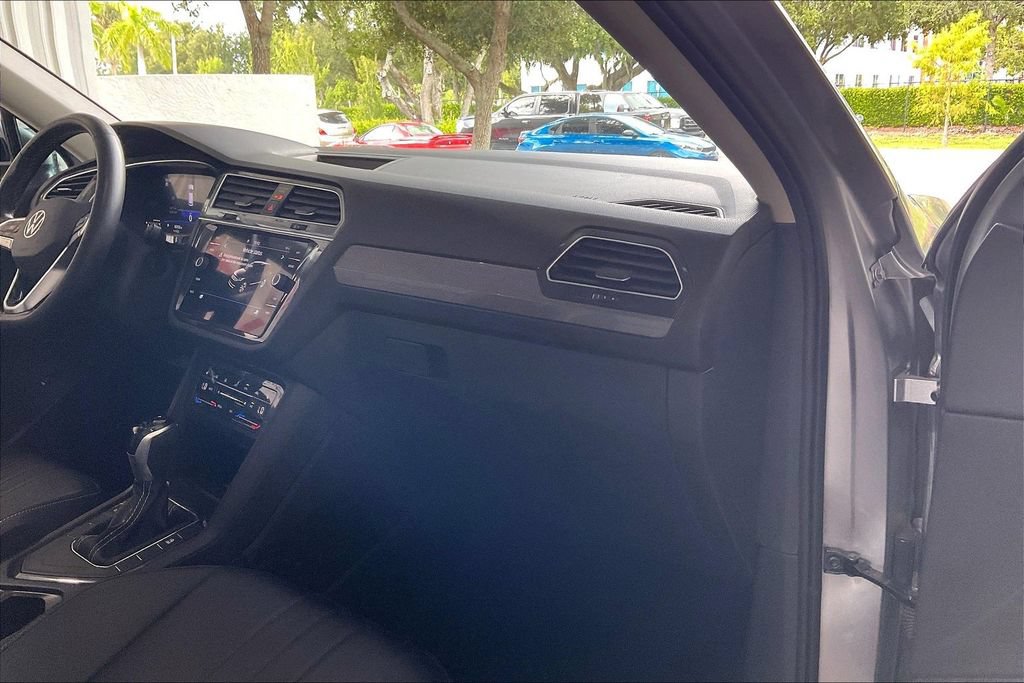 Used 2024 Volkswagen Tiguan SE FWD image 22