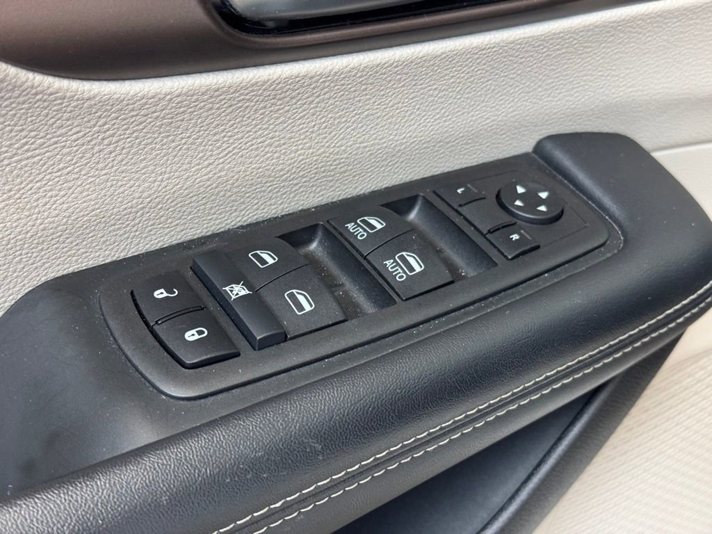 Used 2023 Chrysler Voyager LX FWD image 9