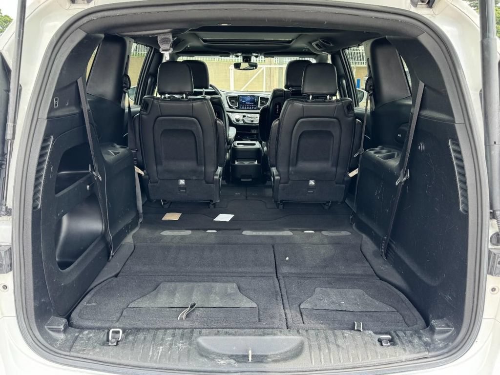 Used 2018 Chrysler Pacifica Touring-L Plus FWD image 6