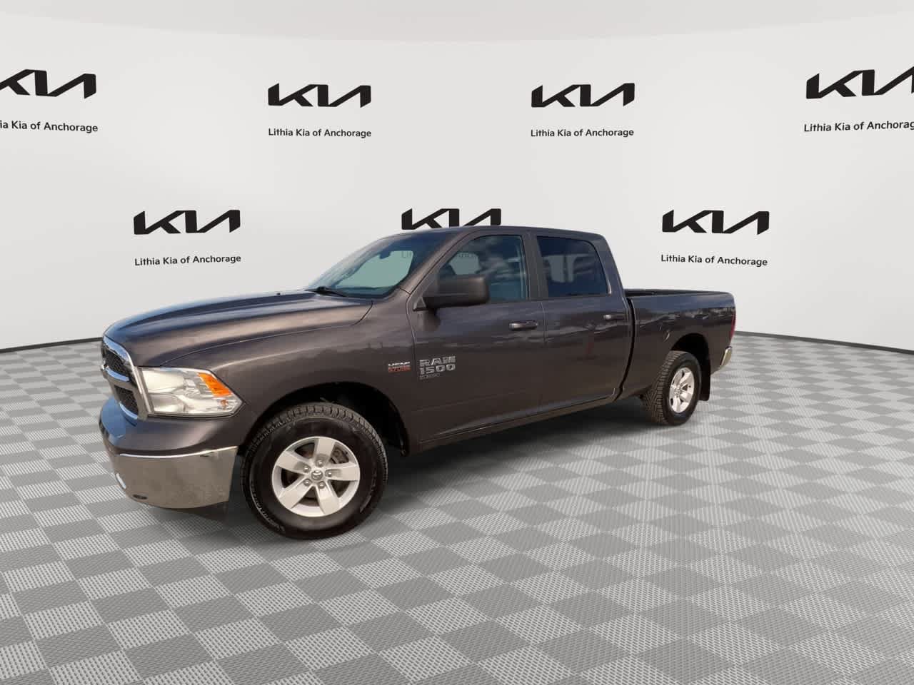 Used 2019 RAM 1500 Classic SLT AWD/4WD image 4
