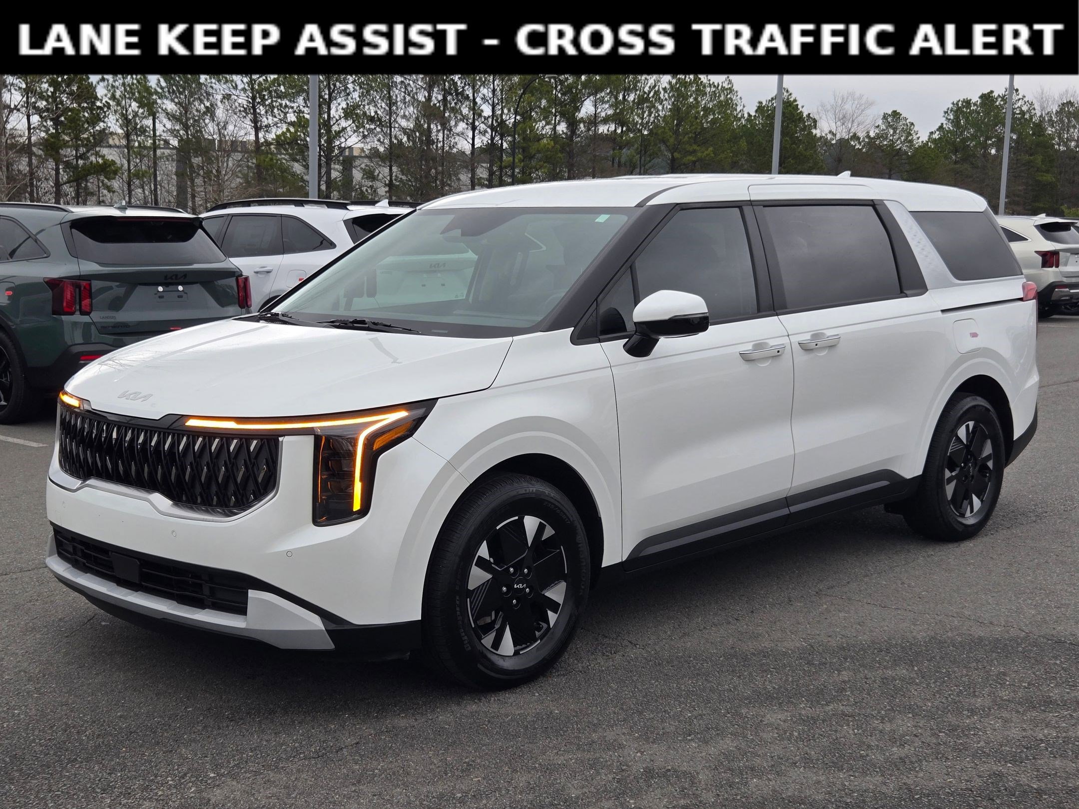 Certified 2025 Kia Carnival LXS image 3