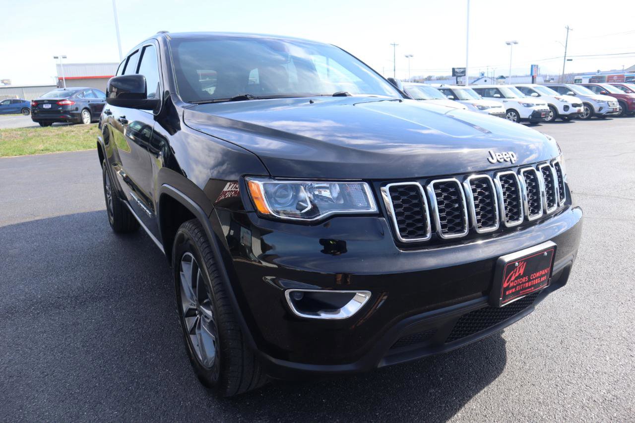 Used 2019 Jeep Grand Cherokee Laredo w/ 18" Wheel & 8.4" Radio Group image 35