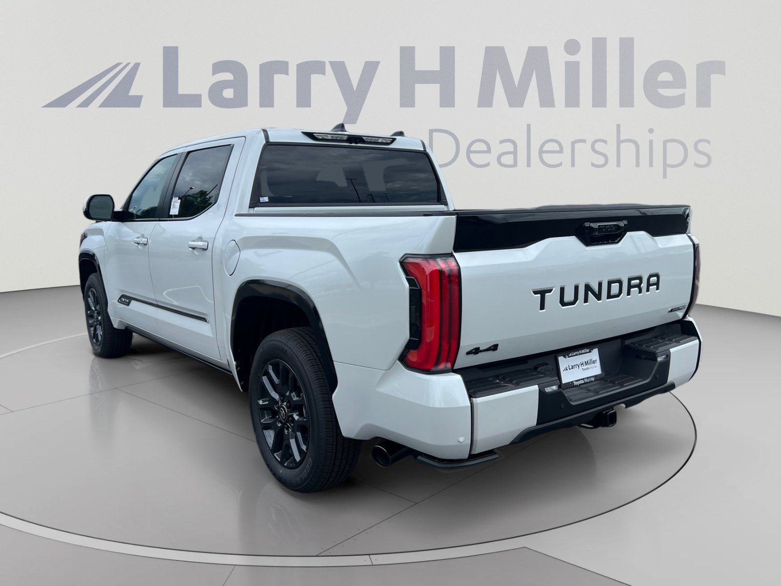 New 2026 Toyota Tundra Platinum w/ Tow Tech Package AWD/4WD image 3
