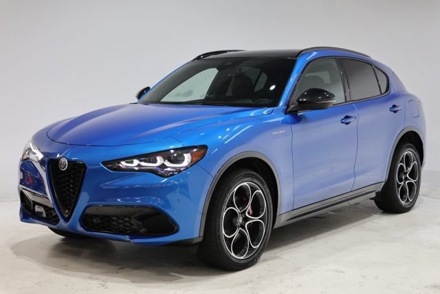 Used 2024 Alfa Romeo Stelvio Veloce AWD/4WD image 3