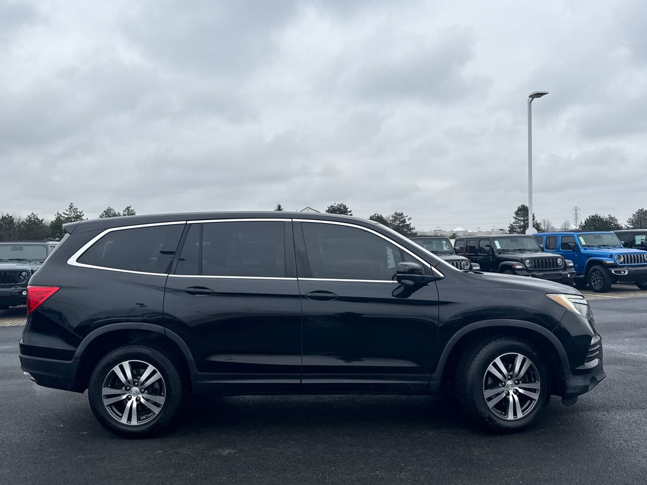 Used 2016 Honda Pilot EX image 2