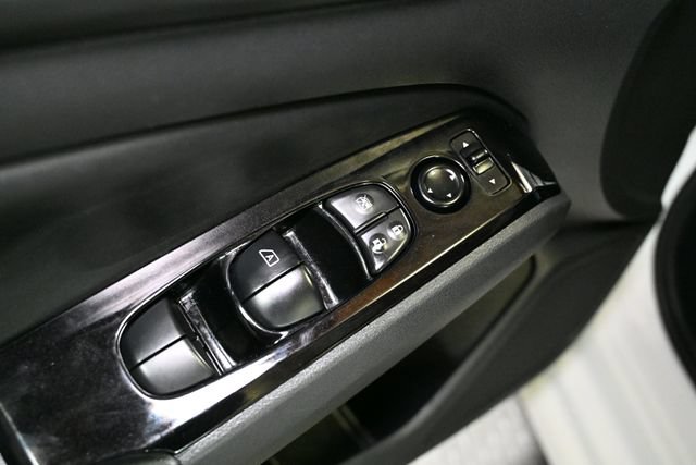 Used 2024 Nissan Altima 2.5 SR FWD image 39