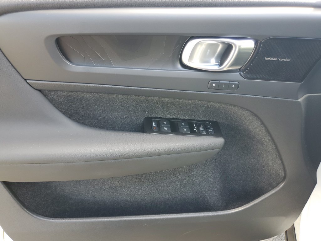 Certified 2022 Volvo C40 P8 Recharge Ultimate AWD/4WD image 18