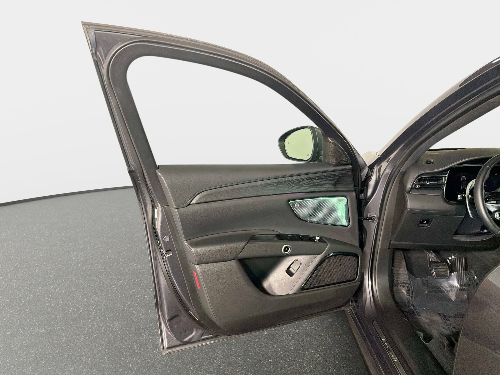 Used 2023 Maserati Grecale Modena AWD/4WD image 36