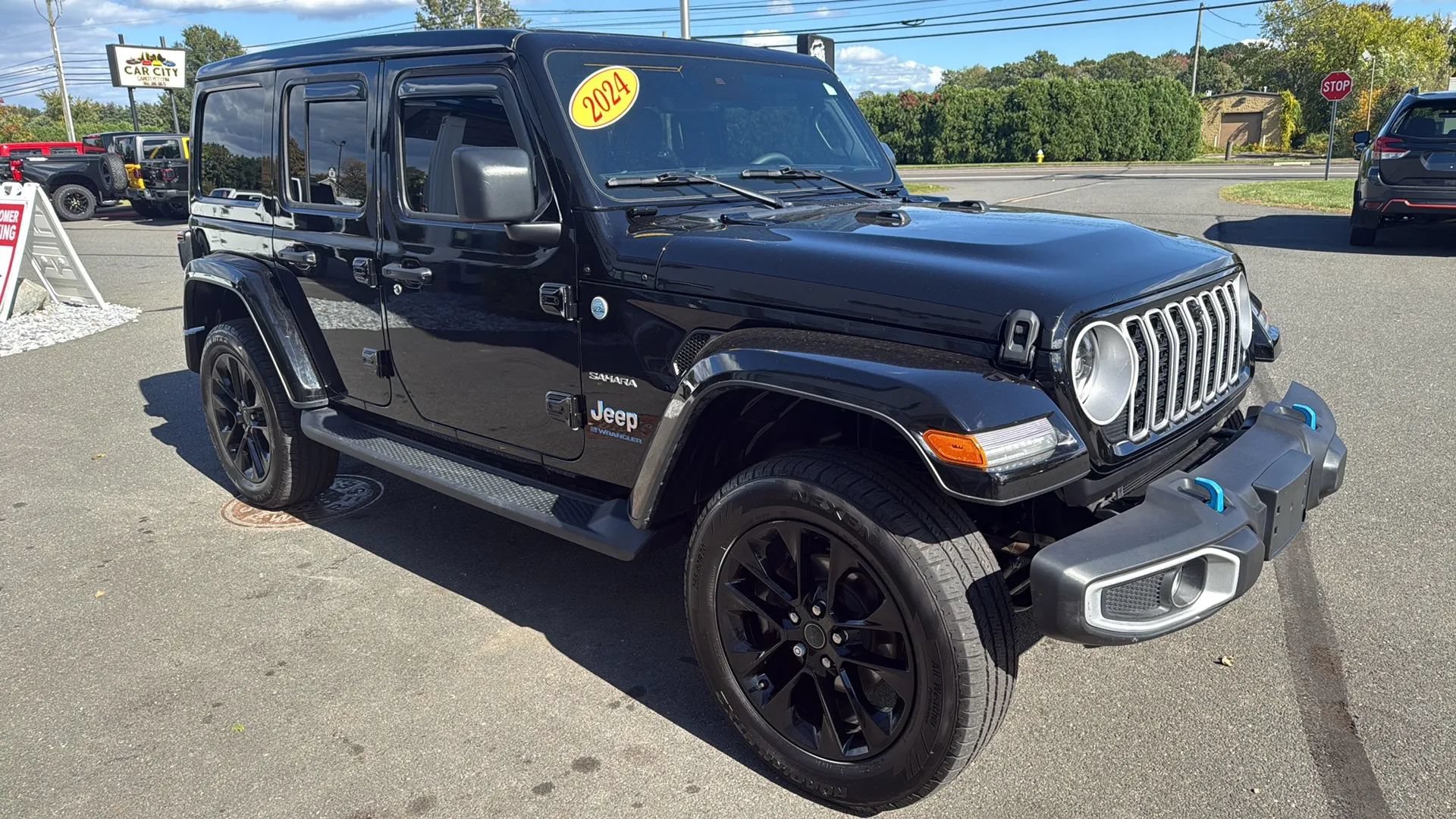 Used 2024 Jeep Wrangler Unlimited Sahara w/ Technology Group AWD/4WD image 18