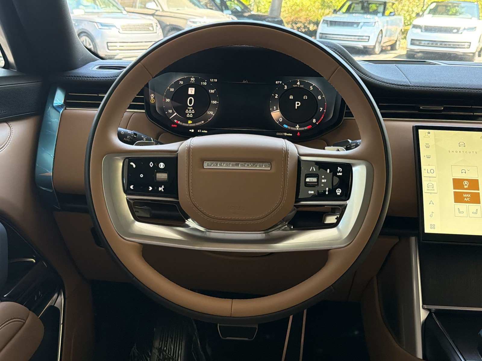 New 2026 Land Rover Range Rover Long Wheelbase SE AWD/4WD image 11