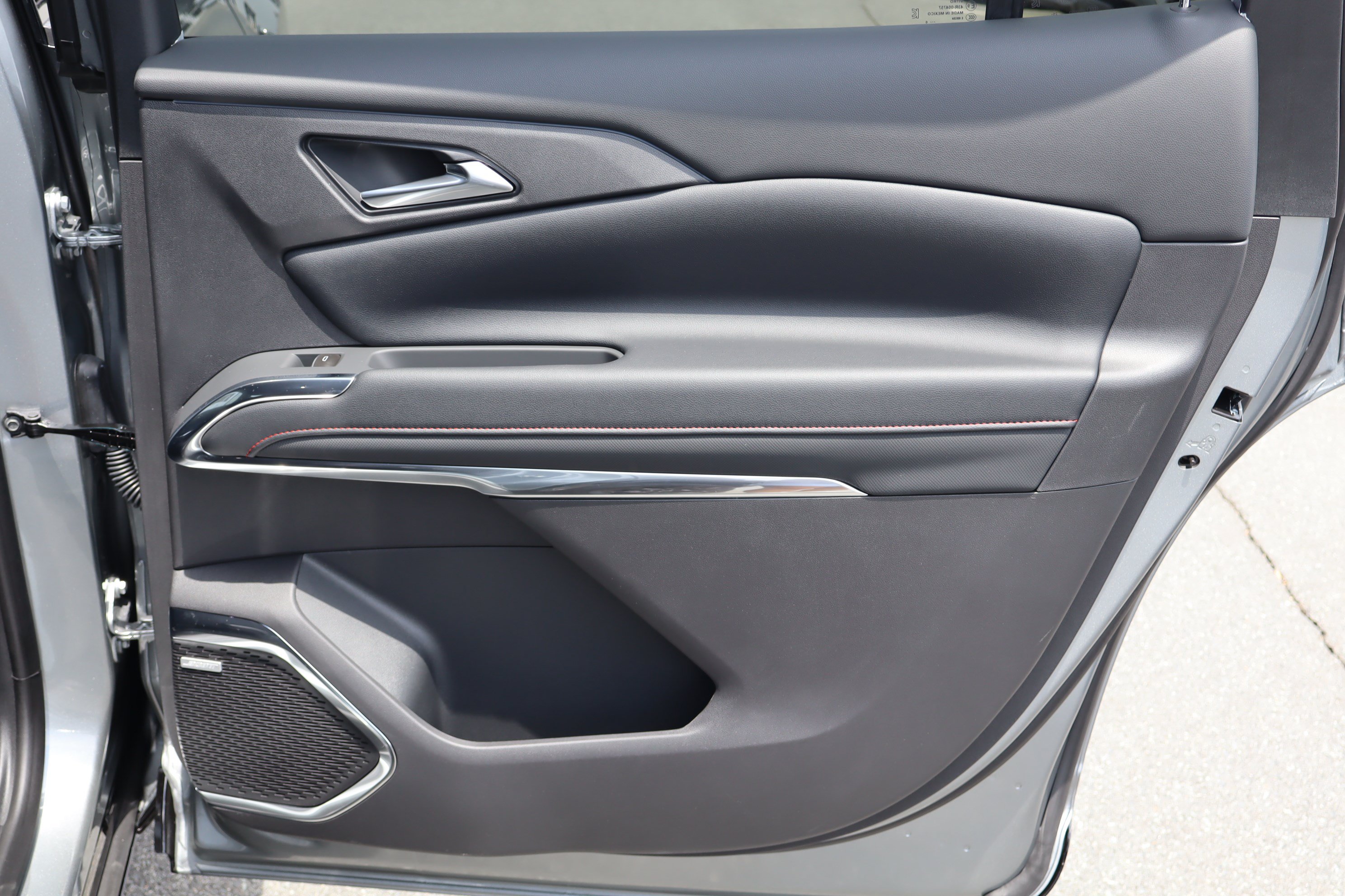 New 2026 Chevrolet Traverse RS w/ LPO, Cargo Package FWD image 25