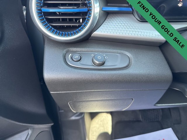 Used 2025 Chevrolet Trax LT image 19