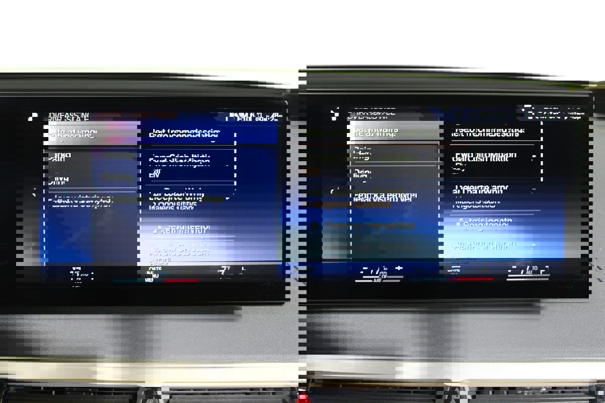 Used 2023 BMW iX xDrive50 w/ Sport Package image 17