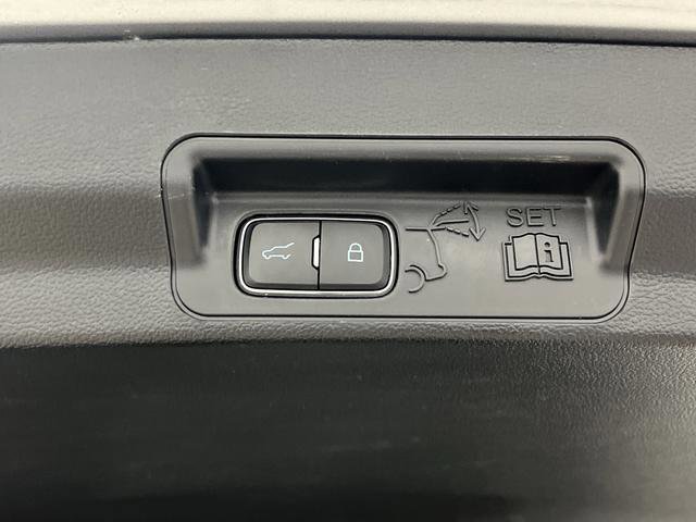 Used 2023 Ford Explorer XLT AWD/4WD image 16