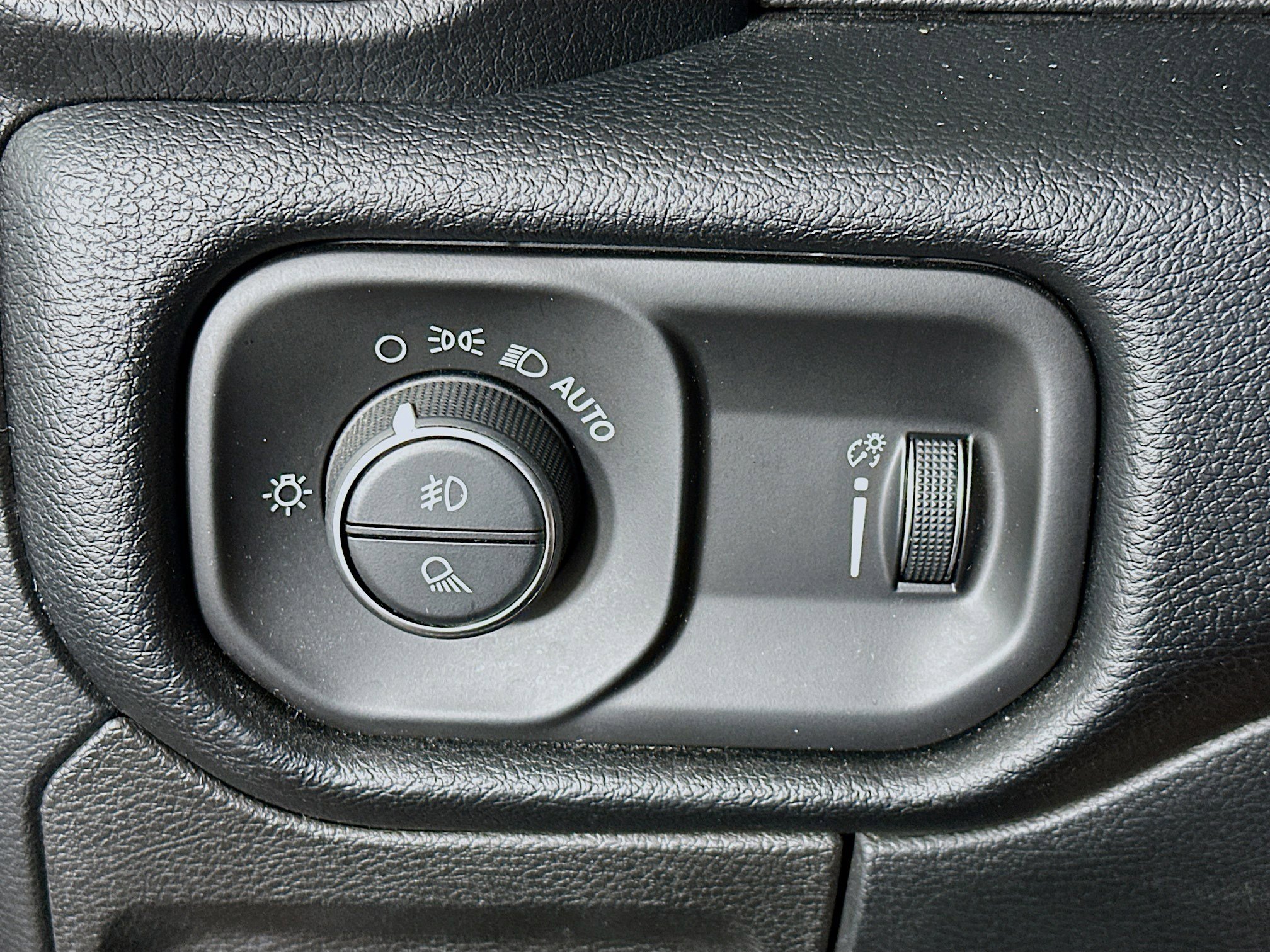 Used 2020 RAM 1500 Big Horn AWD/4WD image 17