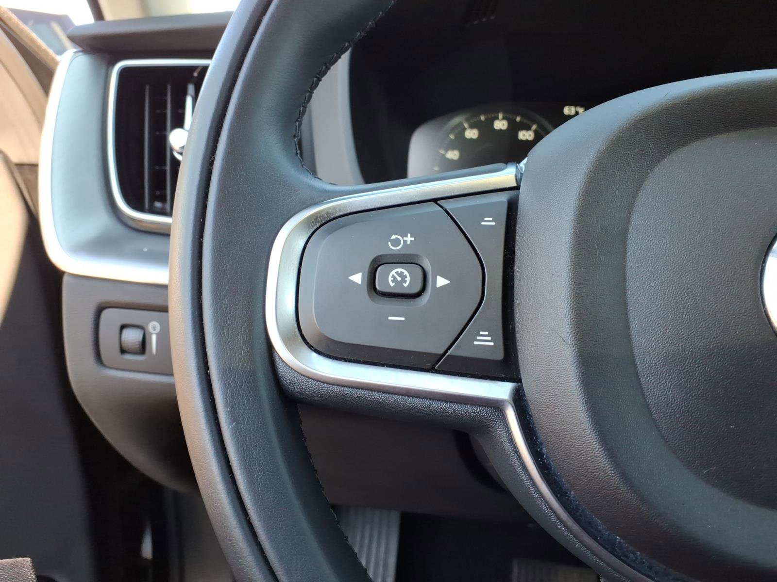 Used 2019 Volvo XC60 T5 Momentum w/ Protection Package Premier image 18