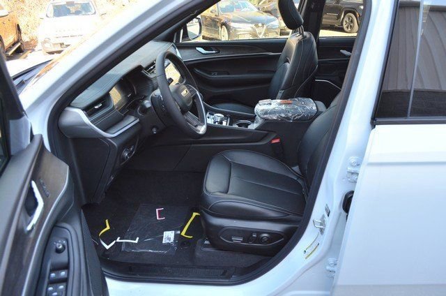 New 2025 Jeep Grand Cherokee Limited w/ Luxury Tech Group II image 14