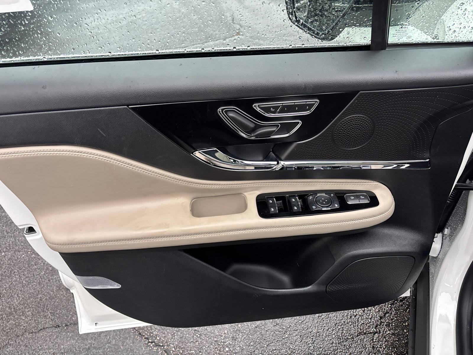 New 2026 Lincoln Corsair Premiere image 11