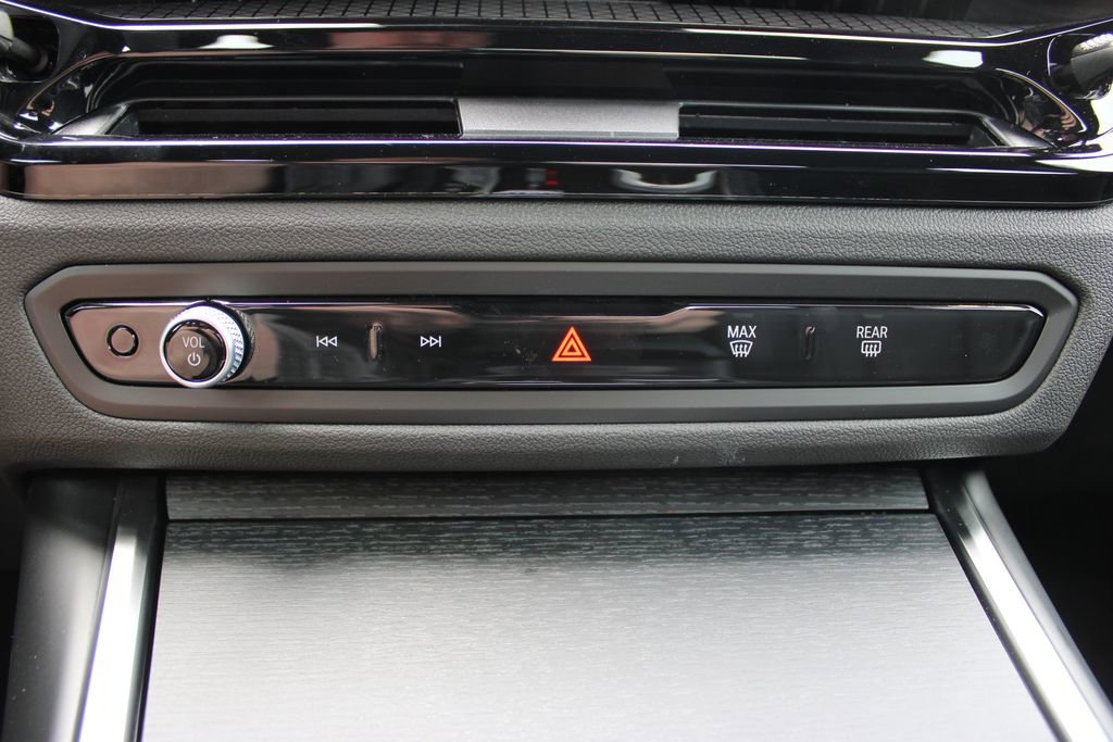 New 2025 BMW 330i xDrive Sedan w/ M Sport Package image 22