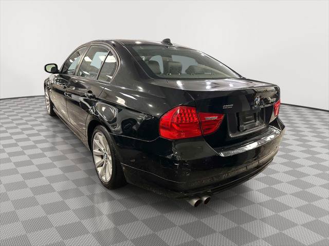 Used 2011 BMW 328i xDrive Sedan AWD/4WD image 2