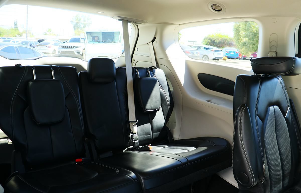 Used 2024 Chrysler Pacifica Touring-L FWD image 31