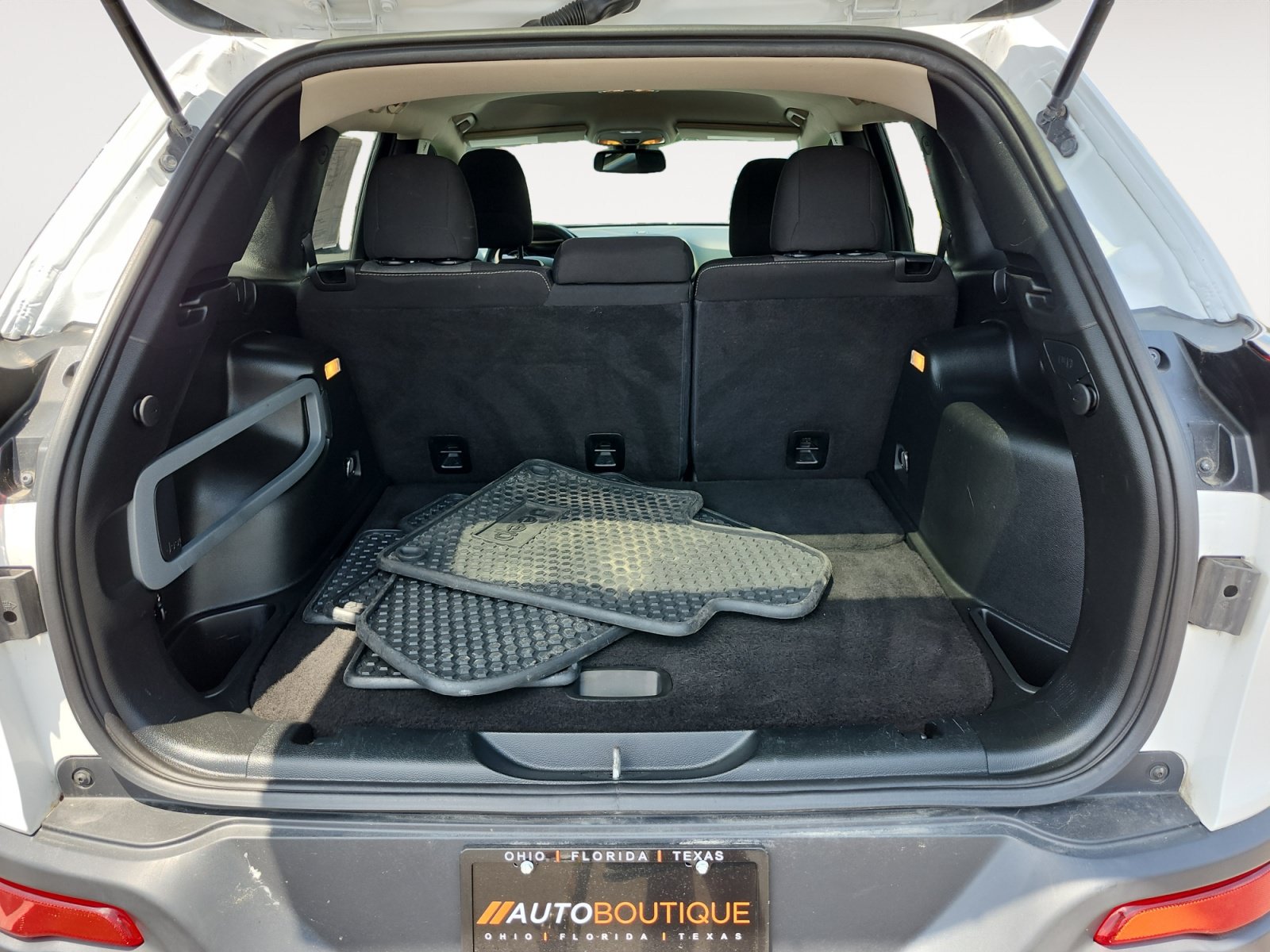 Used 2018 Jeep Cherokee Sport AWD/4WD image 19