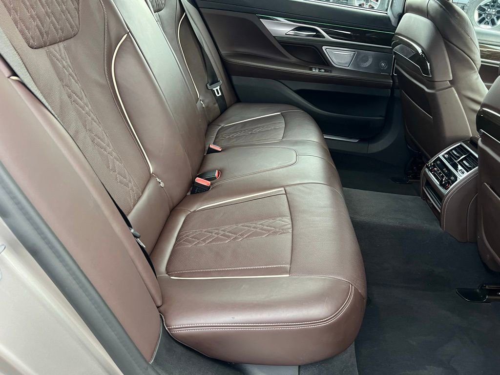 Used 2021 BMW 750i xDrive w/ Executive Package AWD/4WD image 27