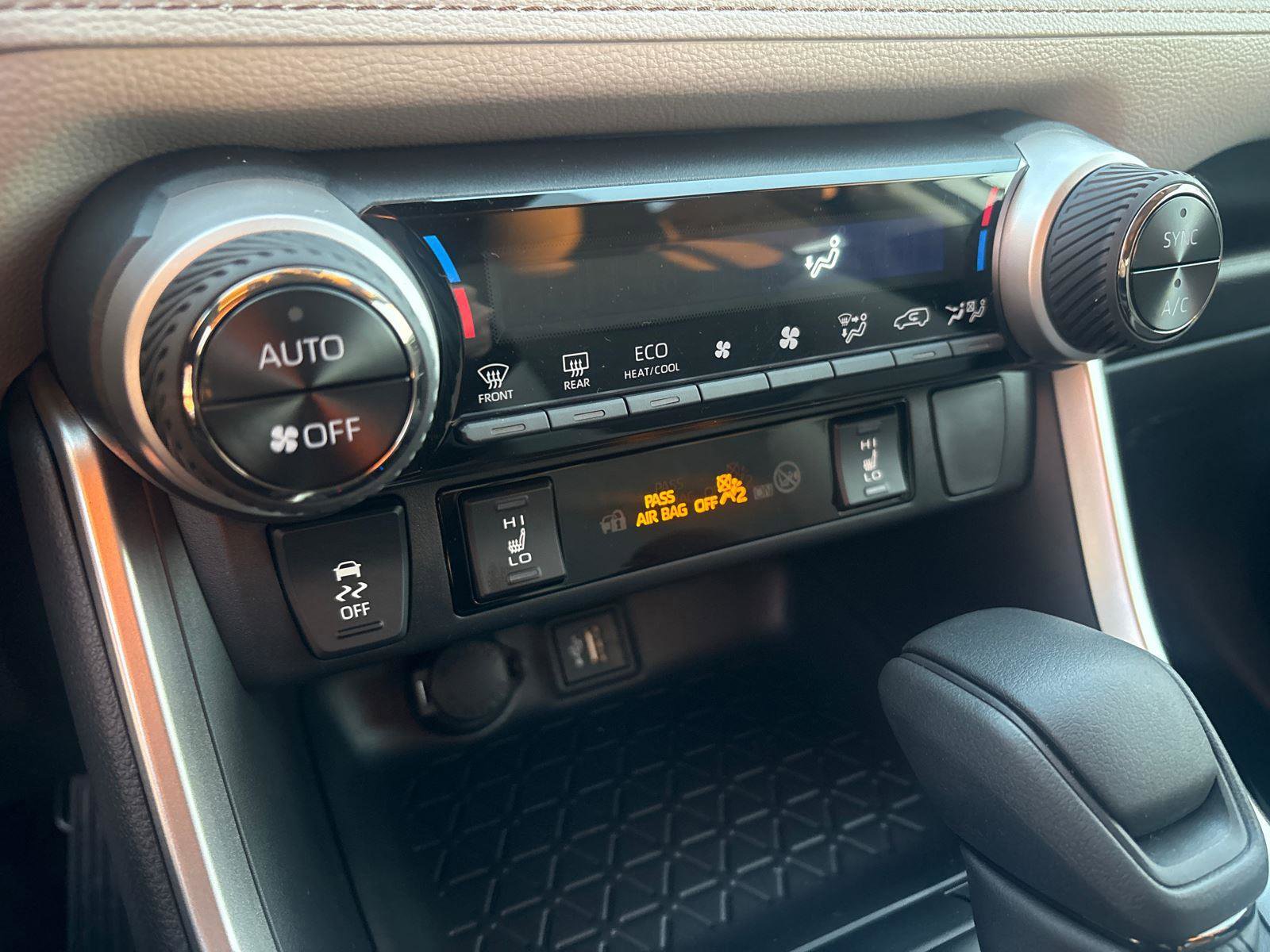 Used 2025 Toyota RAV4 XLE image 25