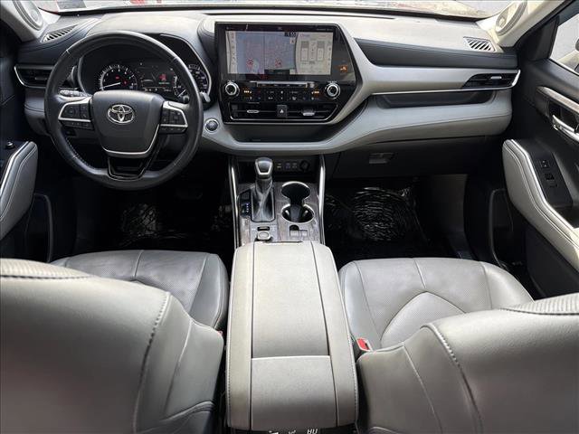 Used 2022 Toyota Highlander Limited image 25