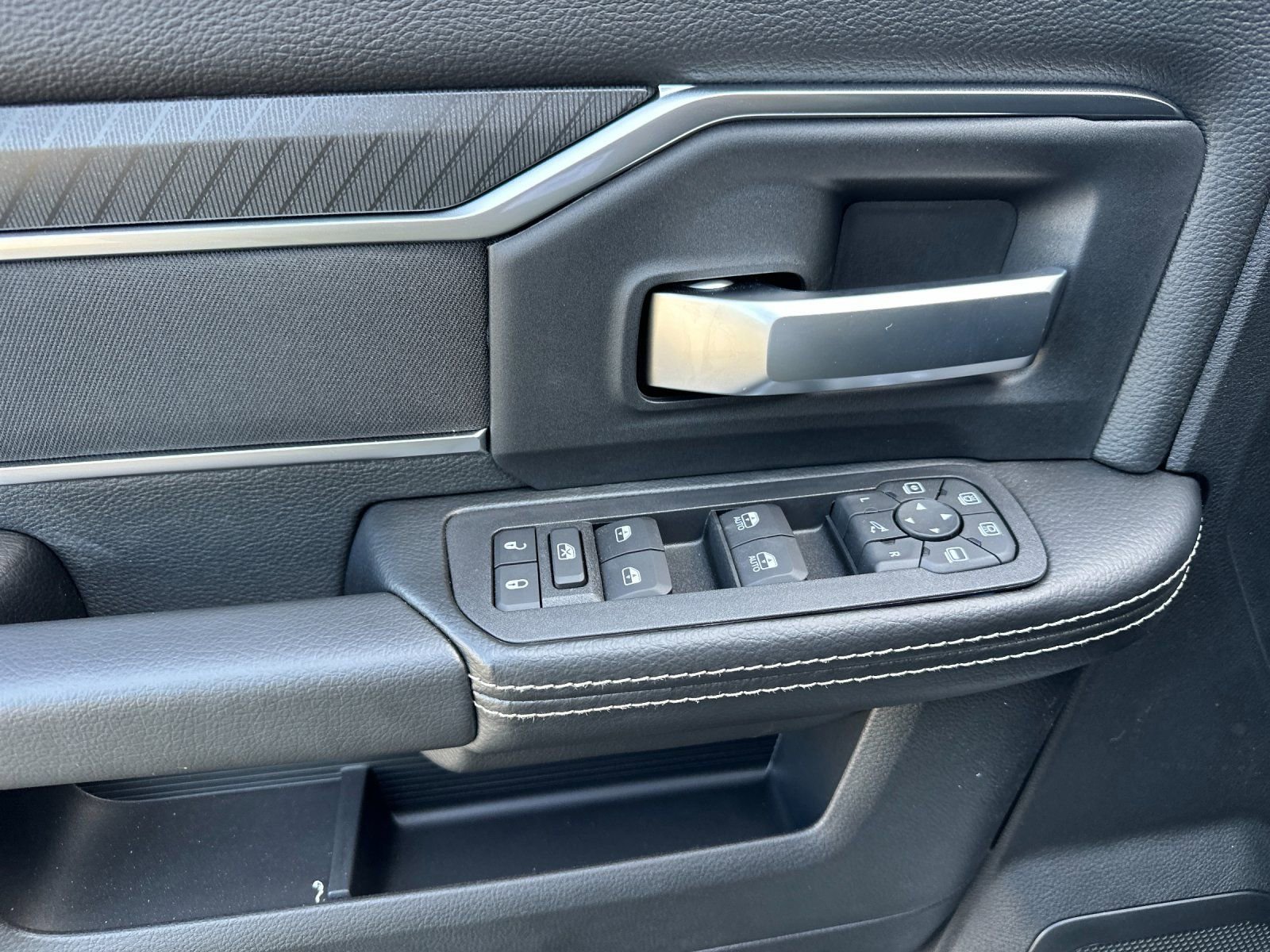 New 2025 RAM 2500 Big Horn AWD/4WD image 10