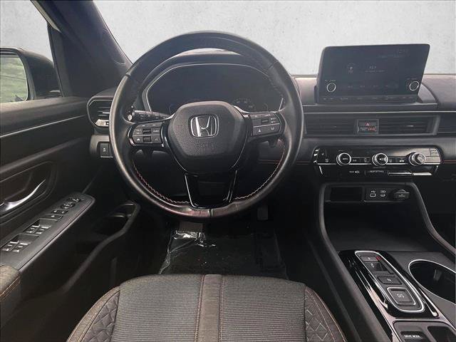 Used 2025 Honda Pilot Sport image 7