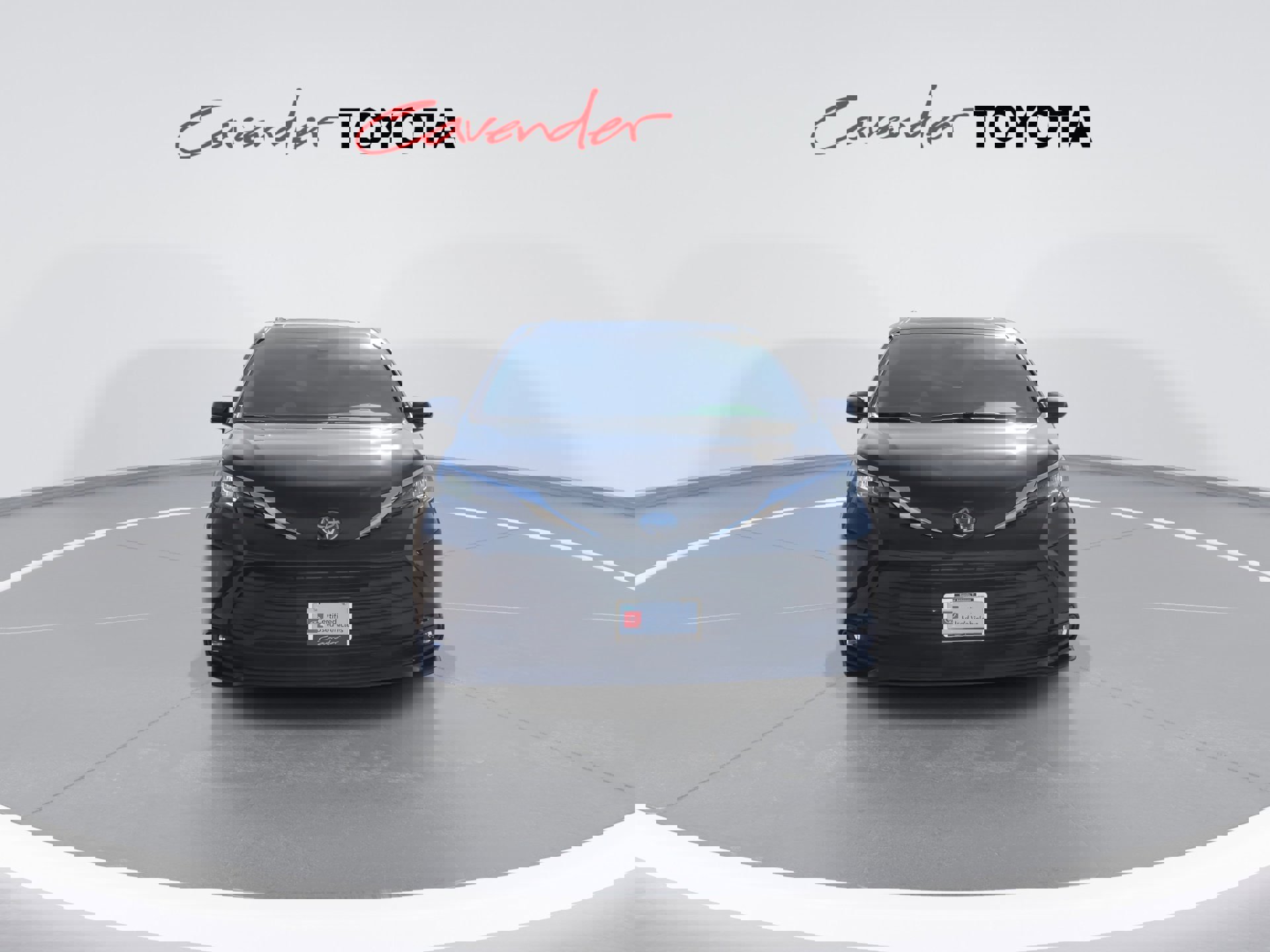 Certified 2025 Toyota Sienna XLE image 3