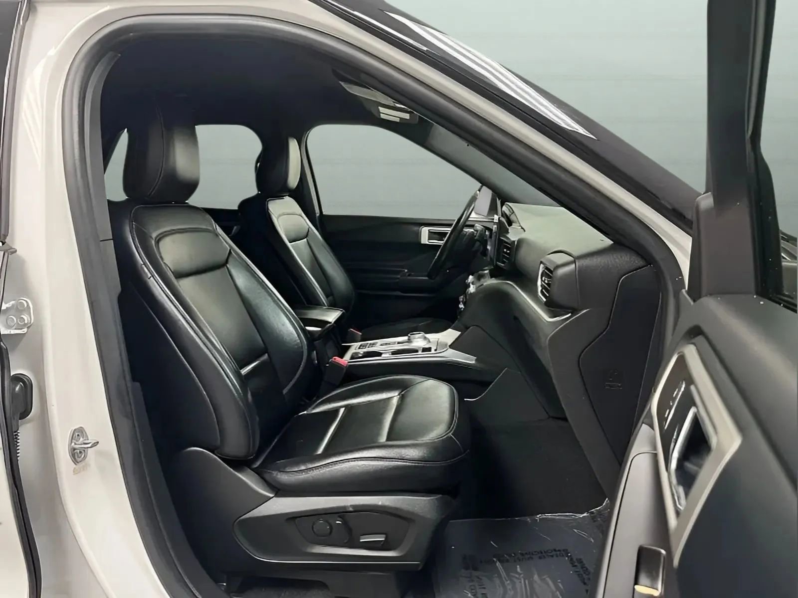 Used 2020 Ford Explorer XLT w/ Equipment Group 202A RWD image 14