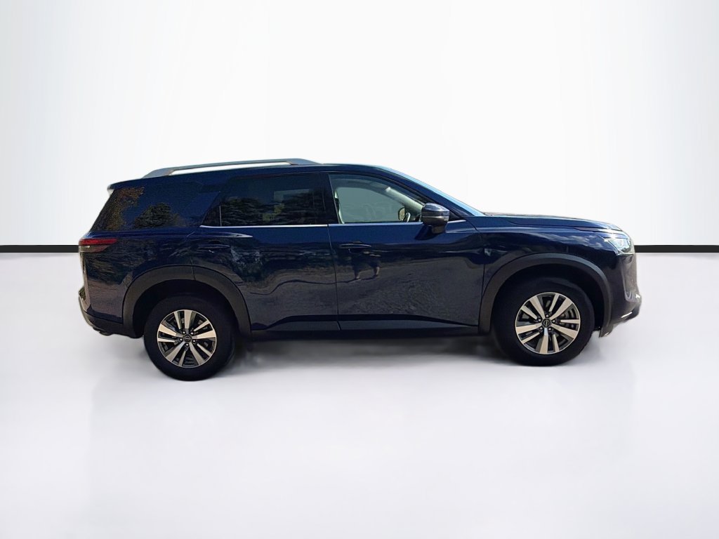 Used 2025 Nissan Pathfinder SL AWD/4WD image 4