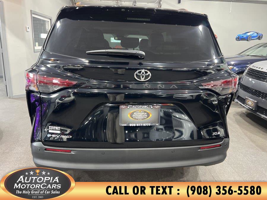 Used 2026 Toyota Sienna XLE image 4
