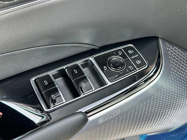 Used 2025 Cadillac Lyriq Luxury w/ LPO, Floor Liner Package image 8