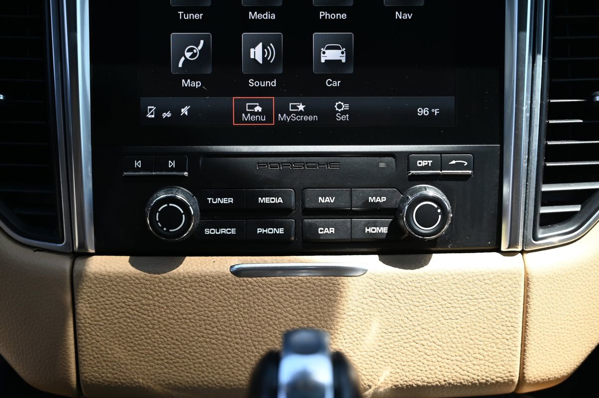 Used 2018 Porsche Macan S image 30