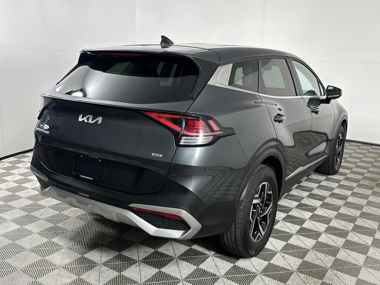 Used 2024 Kia Sportage LX image 8