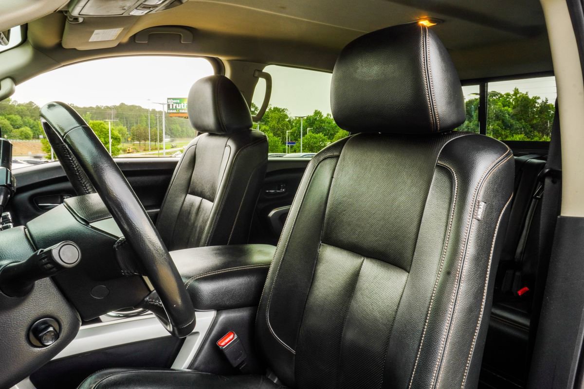 Used 2019 Nissan Titan SL AWD/4WD image 33