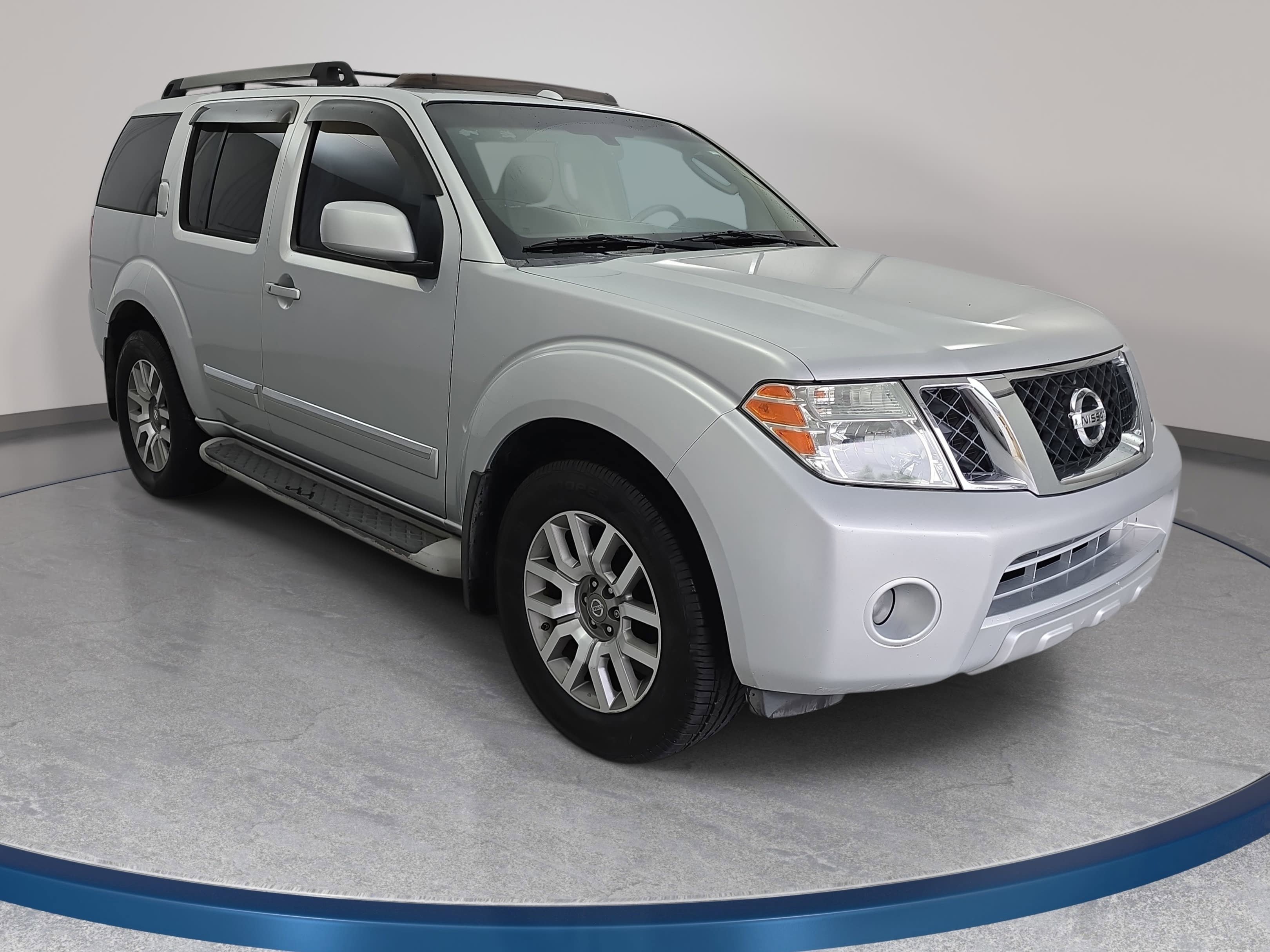 Used 2010 Nissan Pathfinder LE w/ Navigation Pkg AWD/4WD image 3