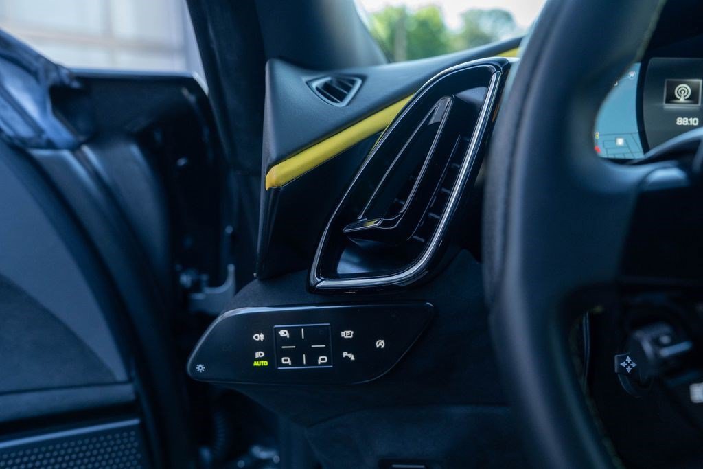 Used 2022 Ferrari Roma RWD image 34
