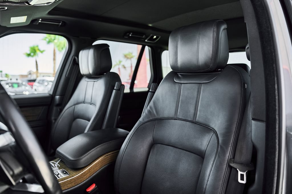 Used 2018 Land Rover Range Rover HSE AWD/4WD image 3