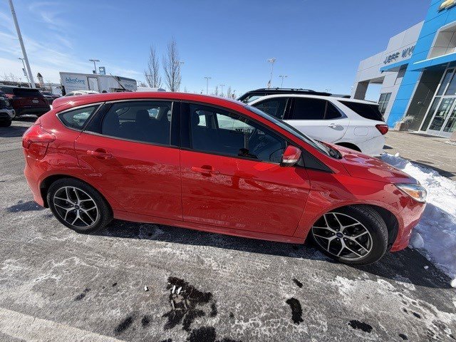 Used 2016 Ford Focus SE w/ SE Sport Package image 4