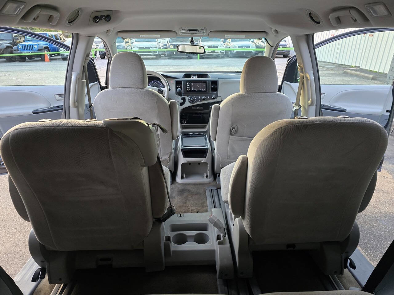 Used 2012 Toyota Sienna LE FWD image 18