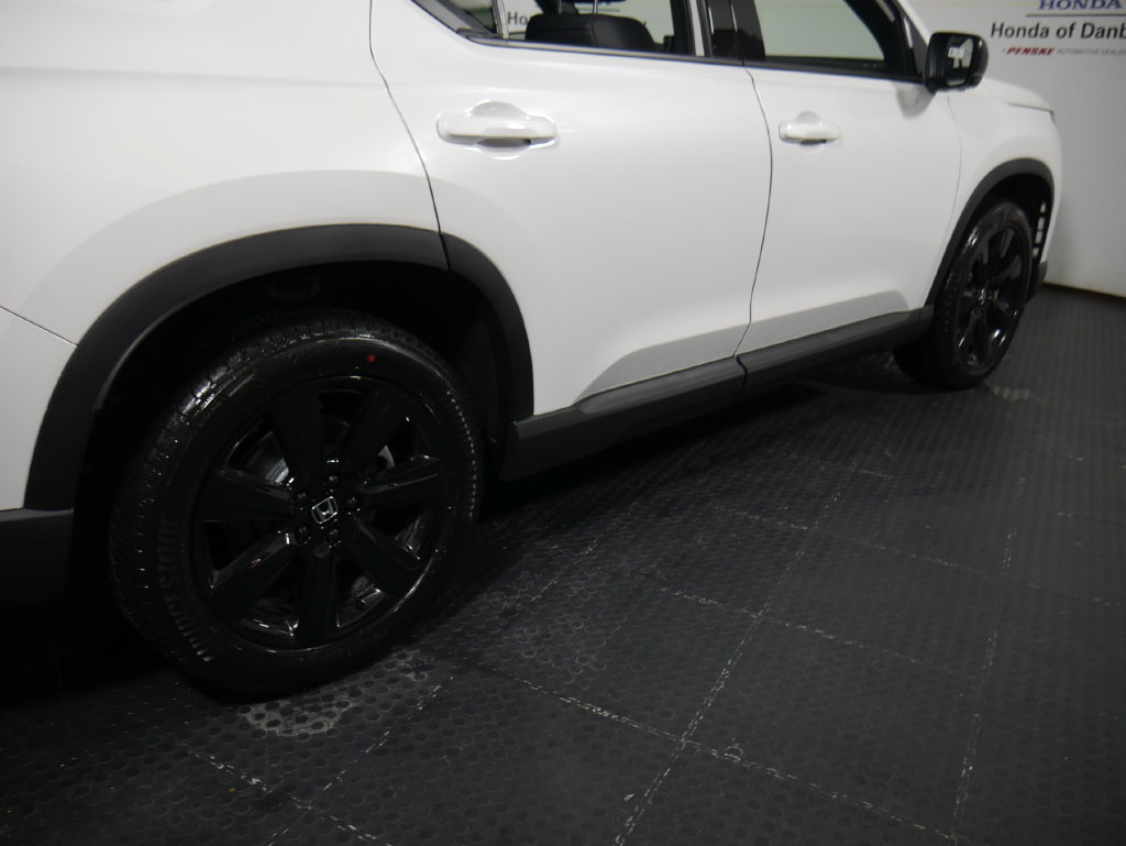 New 2026 Honda Pilot Black Edition image 4