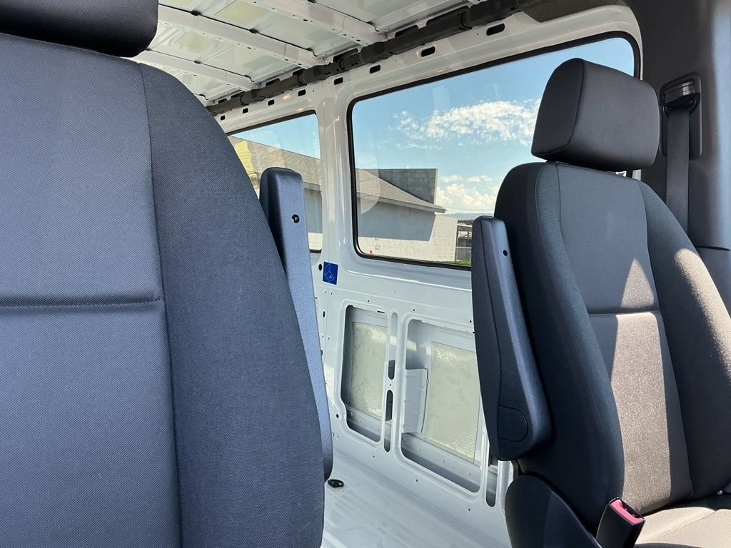 Used 2025 Mercedes-Benz Sprinter 2500 image 17