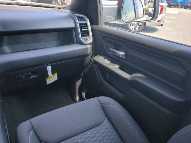 New 2027 RAM 1500 Express AWD/4WD image 17