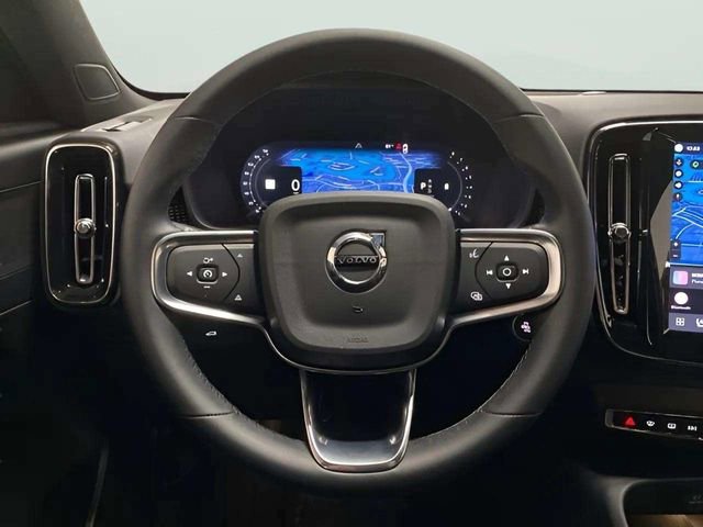 Used 2025 Volvo XC40 B5 Plus AWD/4WD image 12