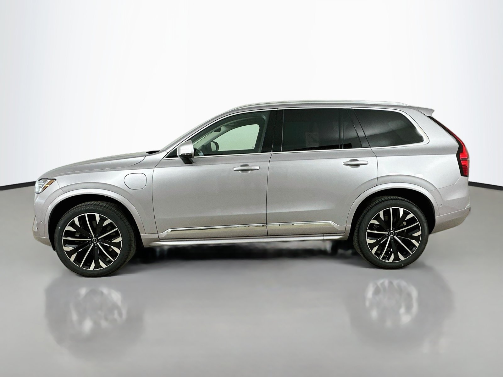 New 2026 Volvo XC90 T8 Plus w/ Protection Package Premier AWD/4WD image 8